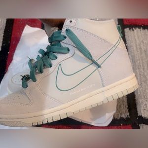 Nike Dunk High SE First Use Sail Green Noise with gold Nike check sign charm.